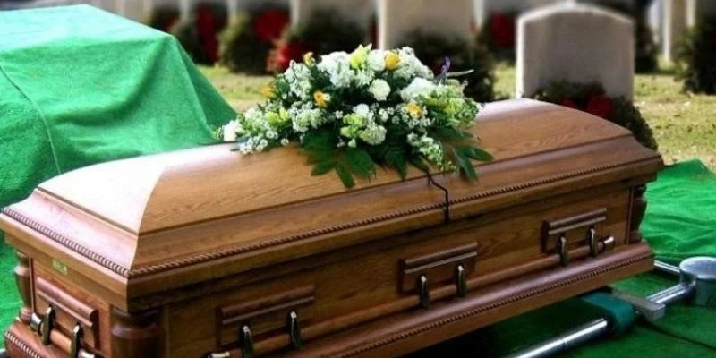 Quan tài màu đỏ cũng là điềm lành cho gia đình của chủ mộng
